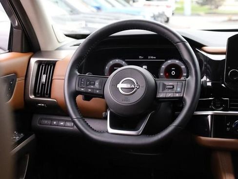 Certified 2025 Nissan Pathfinder Platinum w/ Cargo Package FWD image 27