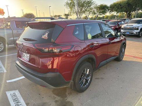 Used 2023 Nissan Rogue S image 4