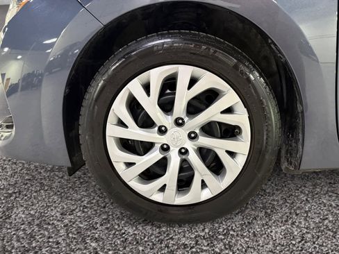 Used 2018 Toyota Corolla LE image 21
