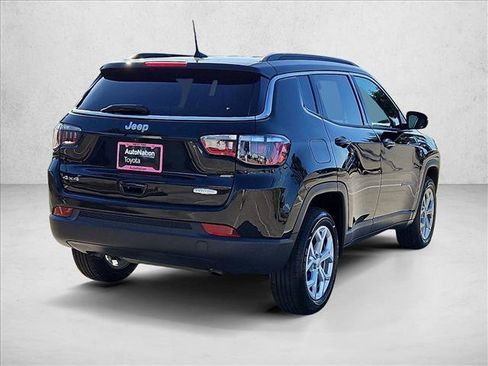 Used 2024 Jeep Compass Latitude AWD/4WD image 5