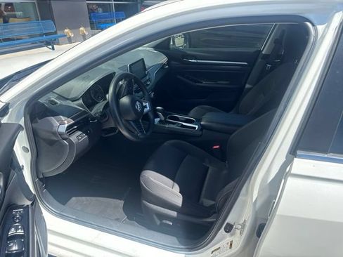 Used 2023 Nissan Altima 2.5 SV FWD image 9