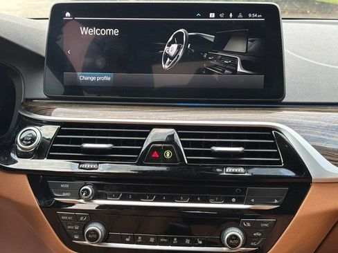 Used 2023 BMW 530e w/ Premium Package RWD image 23