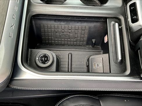 Used 2025 Ford Expedition Platinum image 25