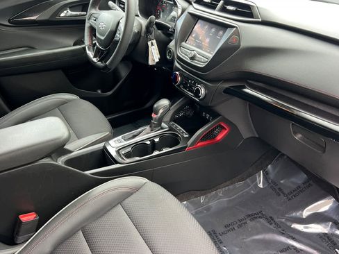 Used 2023 Chevrolet TrailBlazer RS FWD image 16