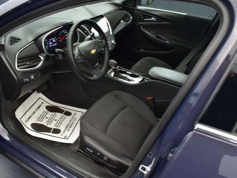 Used 2025 Chevrolet Malibu RS FWD image 12