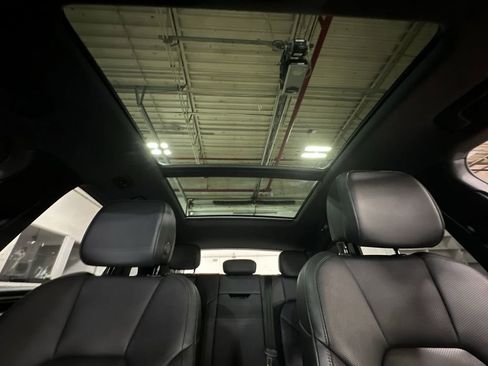 Used 2022 Porsche Macan image 16