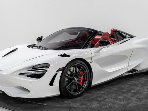 Used 2024 McLaren 750S Spider image 2