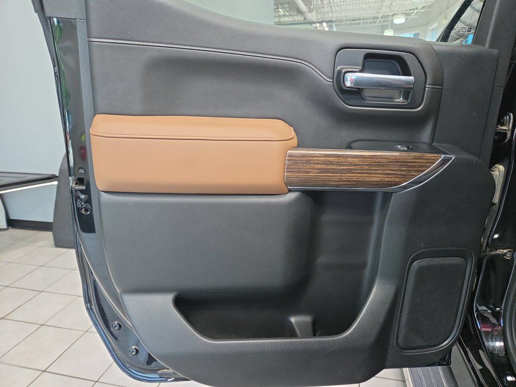 Used 2019 Chevrolet Silverado 1500 High Country w/ Technology Package AWD/4WD image 30