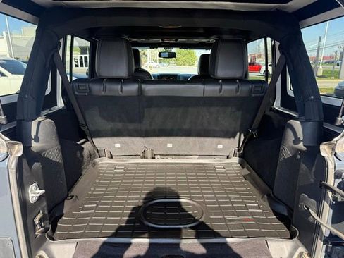 Used 2017 Jeep Wrangler Unlimited Rubicon image 20