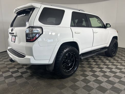 Used 2016 Toyota 4Runner SR5 RWD image 4