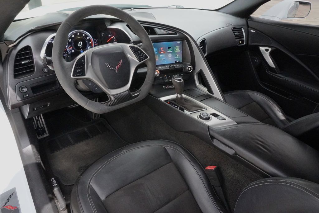 Used 2018 Chevrolet Corvette Stingray Coupe w/ 1LT RWD image 18