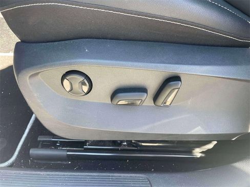 Used 2023 Volkswagen Taos SE image 18