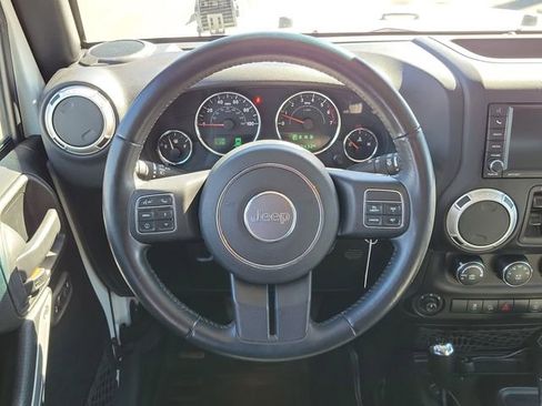 Used 2018 Jeep Wrangler Unlimited Sahara w/ Connectivity Group AWD/4WD image 17