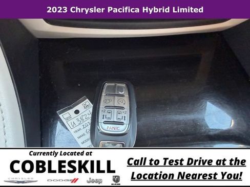 Used 2023 Chrysler Pacifica Limited FWD image 24