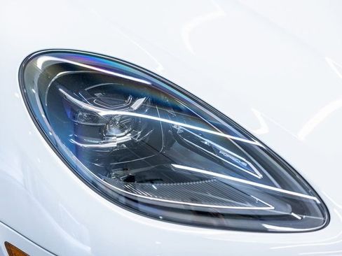 Certified 2025 Porsche Macan S image 13