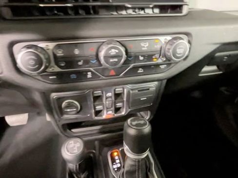 Used 2024 Jeep Wrangler Unlimited w/ Convenience Group AWD/4WD image 29