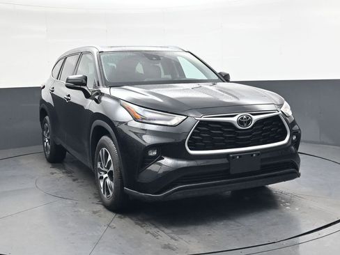 Used 2023 Toyota Highlander L image 1