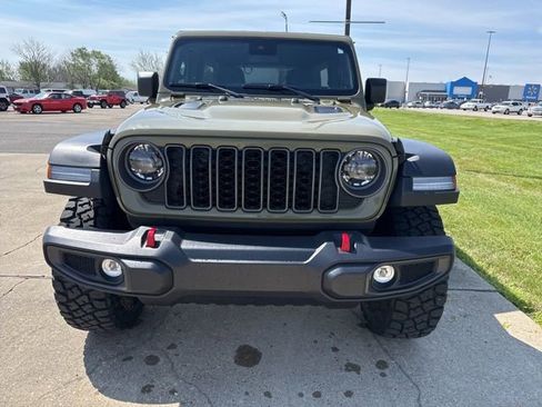 Used 2025 Jeep Wrangler Unlimited Rubicon AWD/4WD image 3