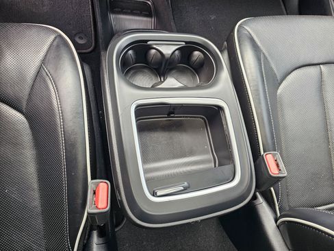 Used 2019 Chrysler Pacifica Limited w/ Advanced Safetytec Group FWD image 29
