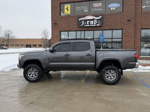 Used 2019 Toyota Tacoma SR5 image 10