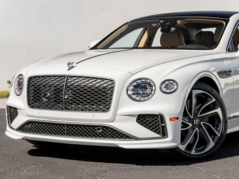 Used 2025 Bentley Flying Spur Plug-In Hybrid AWD/4WD image 8