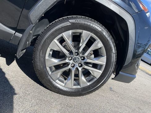Certified 2019 Toyota RAV4 XLE Premium AWD/4WD image 11