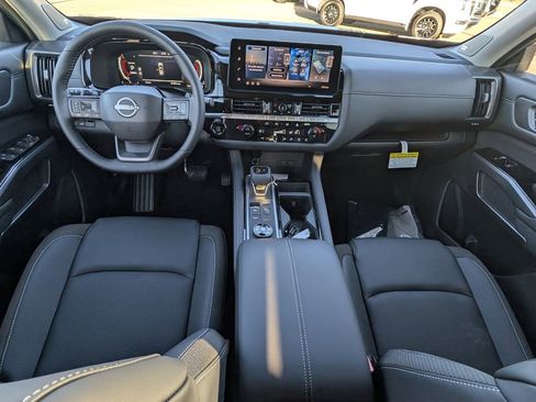 New 2026 Nissan Pathfinder SL image 7