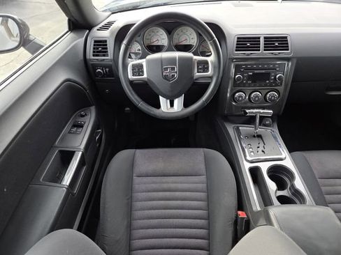 Used 2013 Dodge Challenger SXT image 23