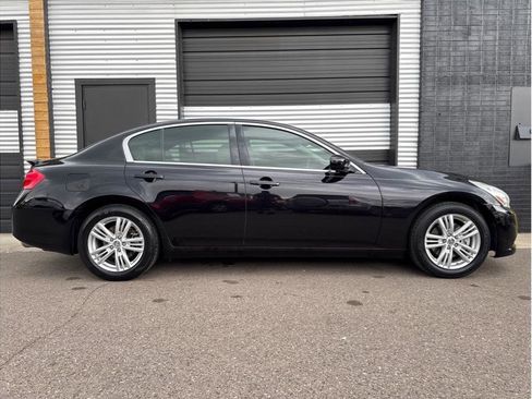 Used 2012 INFINITI G37 Journey w/ Premium Pkg image 11