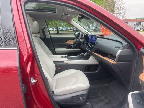 Used 2024 Toyota Grand Highlander Limited image 15