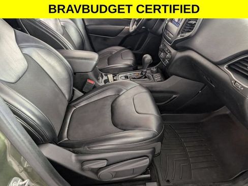 Used 2019 Jeep Cherokee Latitude Plus w/ Comfort/Convenience Group AWD/4WD image 32
