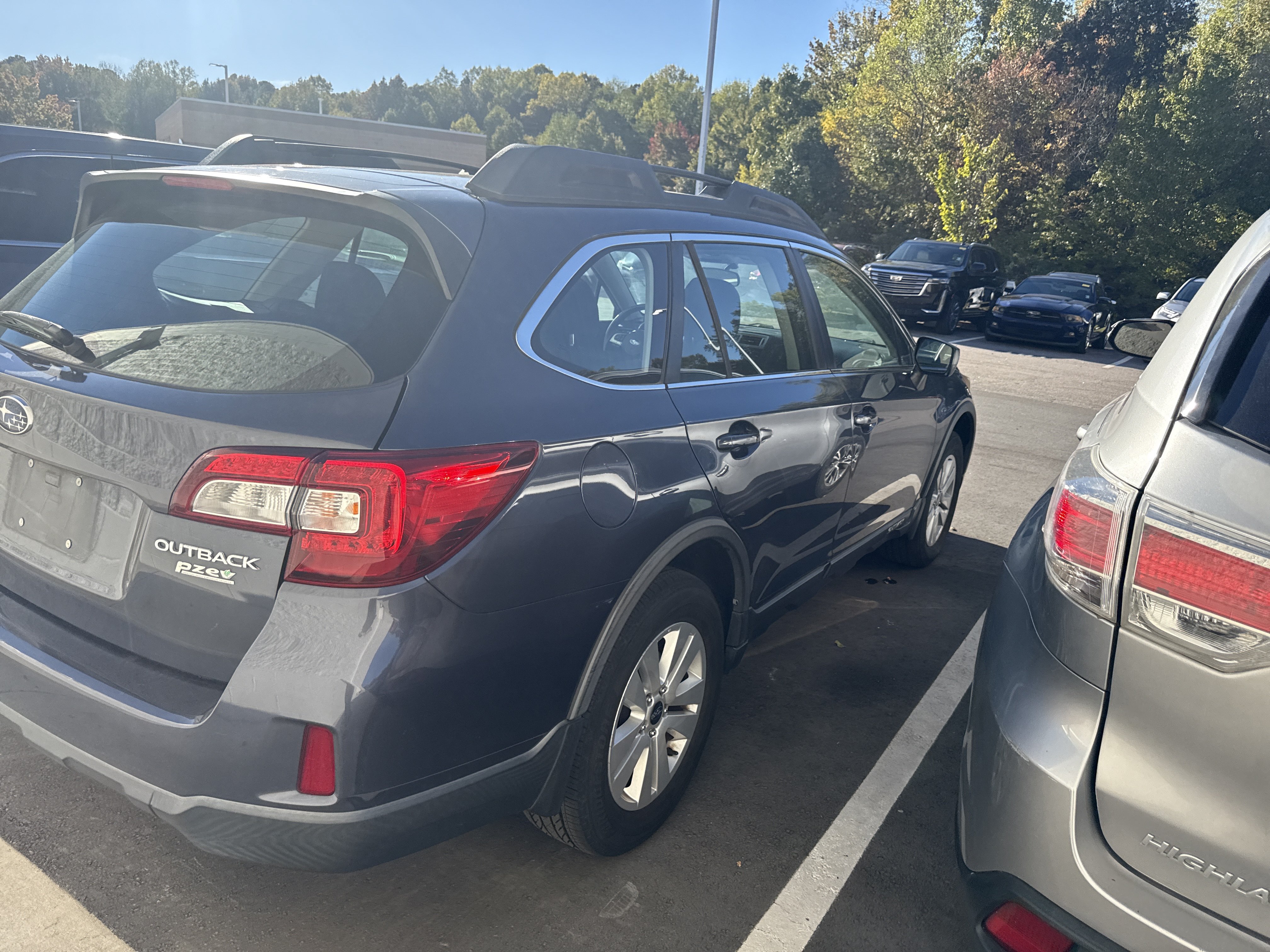 Used 2017 Subaru Outback 2.5i AWD/4WD image 6