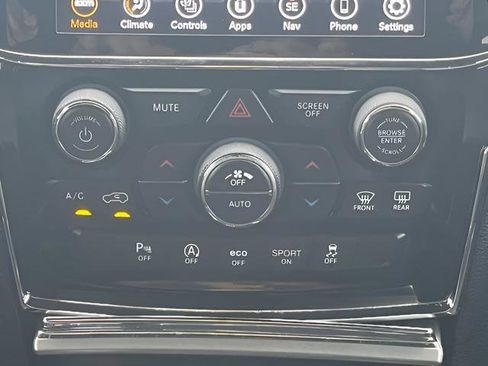 Used 2020 Jeep Grand Cherokee Altitude AWD/4WD image 29