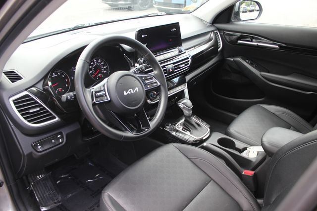 Used 2022 Kia Seltos EX AWD/4WD image 3
