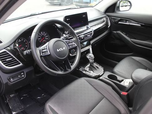 Used 2022 Kia Seltos EX AWD/4WD image 3