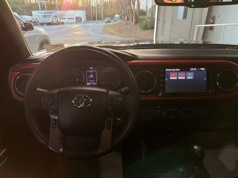 Used 2020 Toyota Tacoma TRD Off-Road image 15