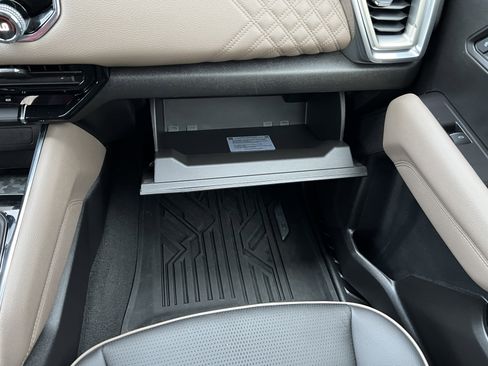 Used 2024 GMC Canyon Denali image 32