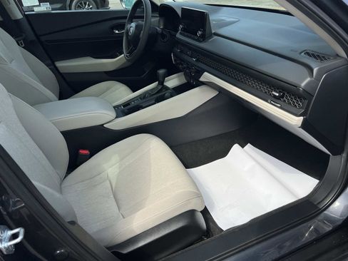 Used 2025 Honda Accord SE image 29