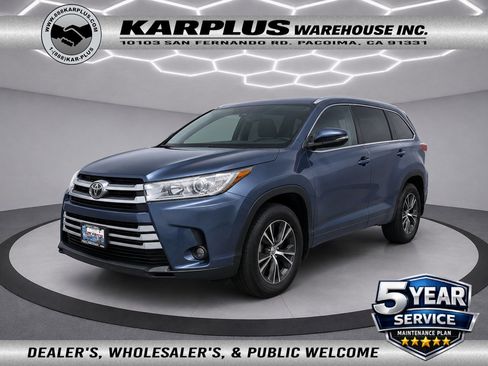 Used 2019 Toyota Highlander LE w/ Carpet Mat Package (TMS) FWD image 1