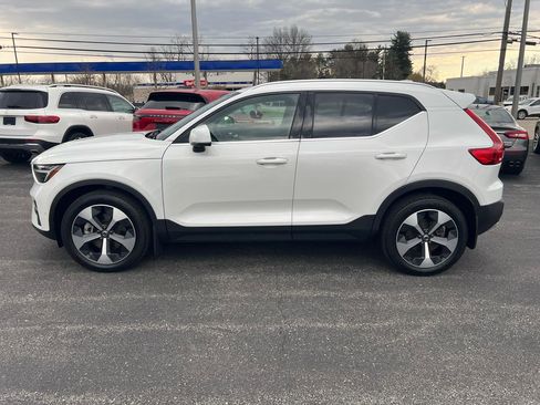 Used 2023 Volvo XC40 B5 Ultimate w/ Climate Package image 8