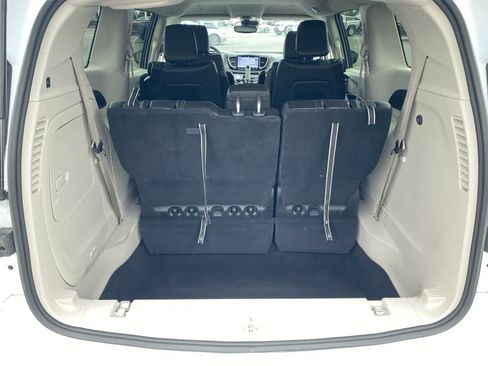 Used 2024 Chrysler Pacifica Select image 24