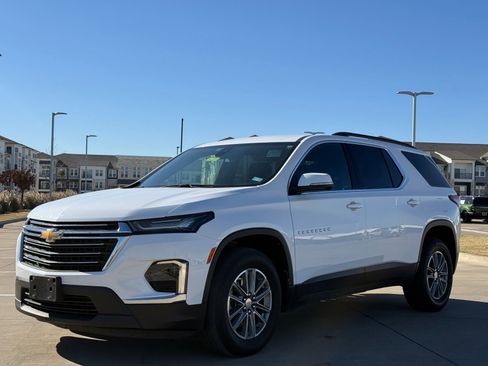 Certified 2023 Chevrolet Traverse LT image 3