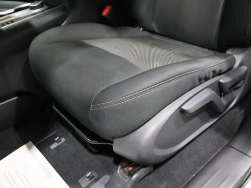 Used 2020 Nissan Pathfinder S image 11