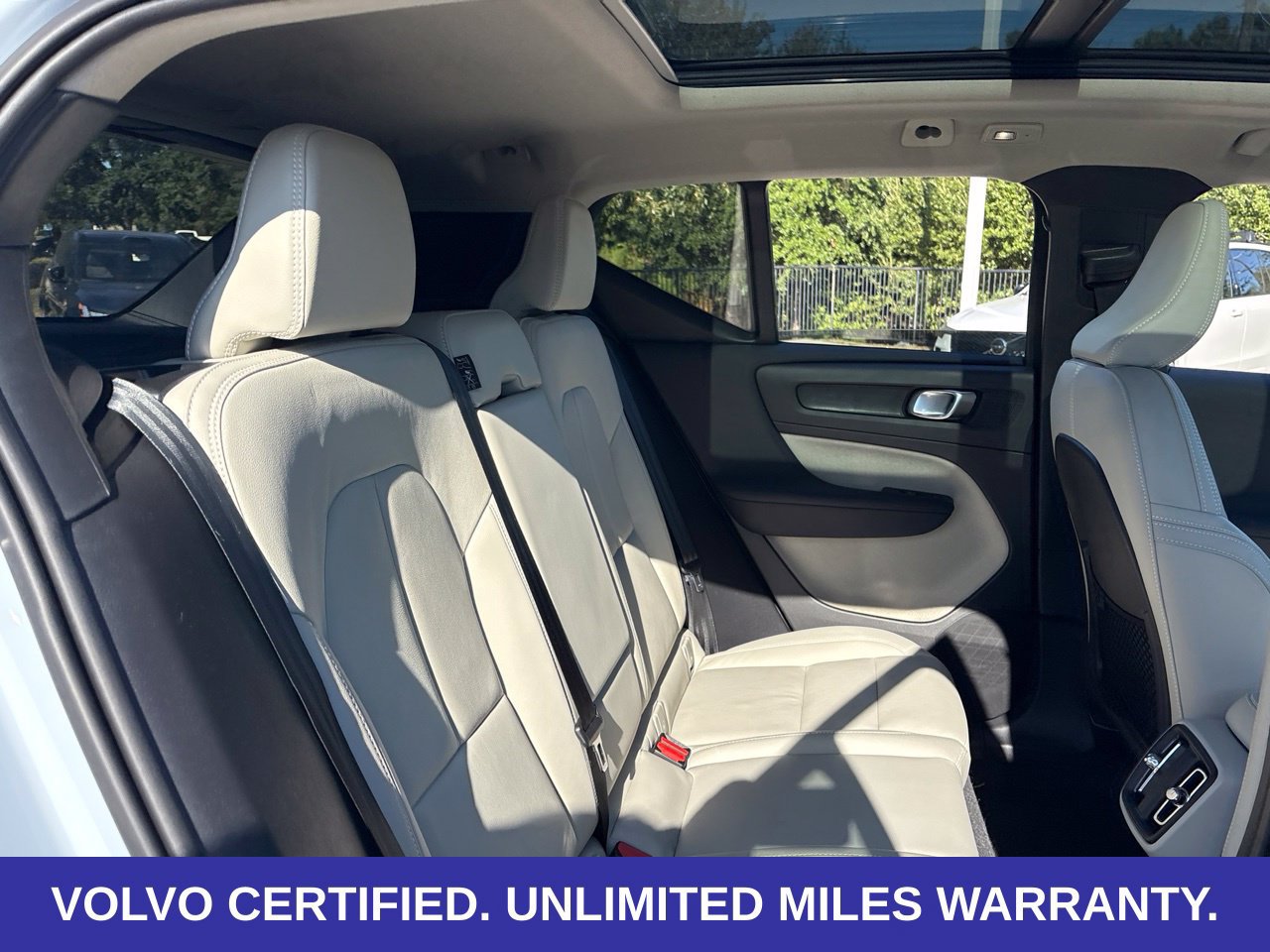 Certified 2024 Volvo XC40 B5 Plus w/ Protection Package Premier AWD/4WD image 14