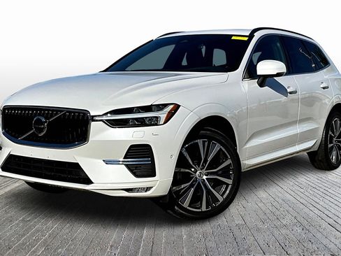 Used 2022 Volvo XC60 B5 Momentum w/ Advanced Package image 3