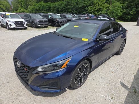 Used 2023 Nissan Altima 2.5 SR FWD image 3