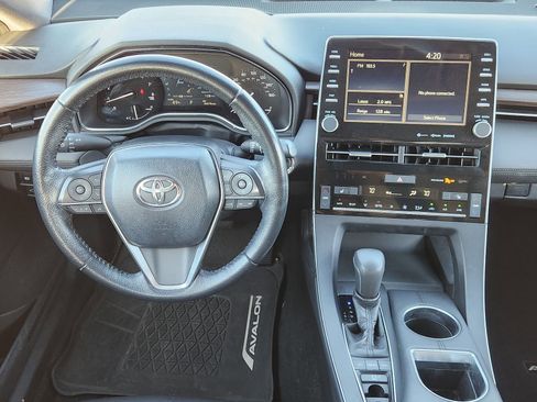 Used 2019 Toyota Avalon XLE image 32
