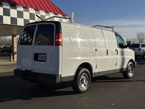 Used 2009 Chevrolet Express 2500 image 12