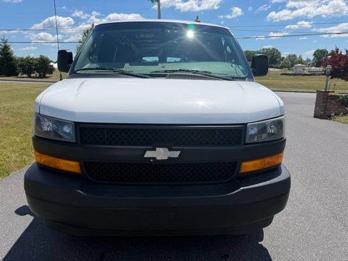 Used 2019 Chevrolet Express 2500 Extended RWD image 4