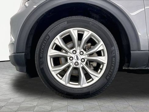 Certified 2024 Ford Explorer XLT w/ Equipment Group 202A AWD/4WD image 9